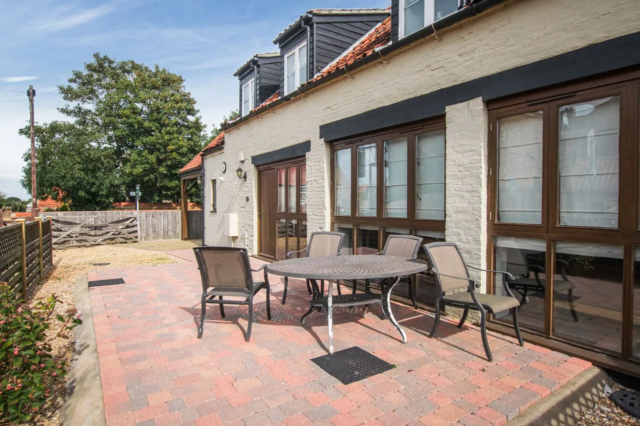 3 bed property for sale, Light-Filled Coach House Conversion i