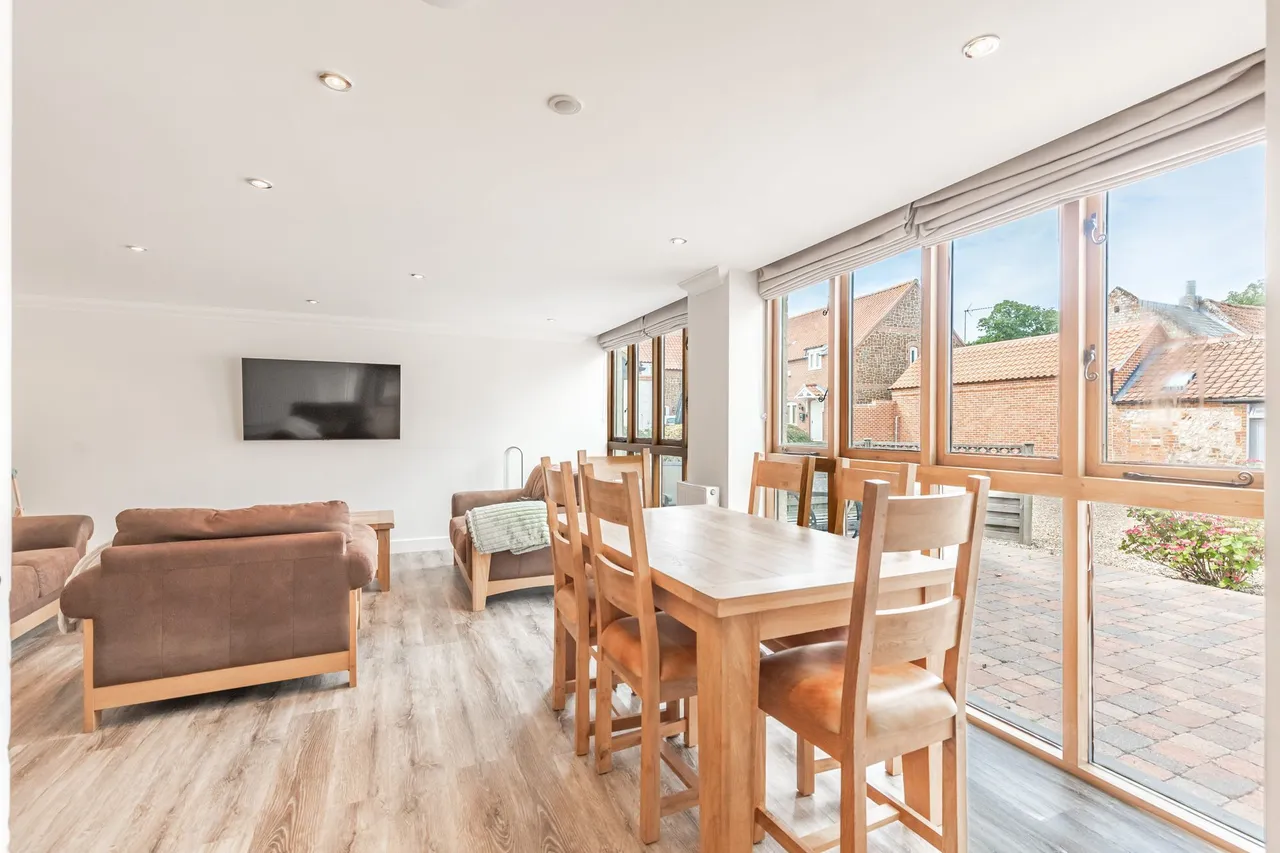 Light-Filled Coach House Conversion i, photo 9