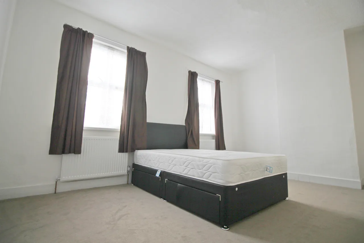Martindale Road, TW4, photo 7