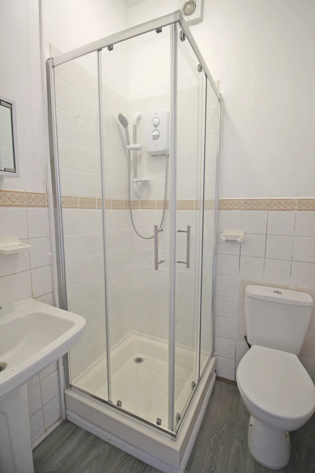 Martindale Road, TW4, photo 8