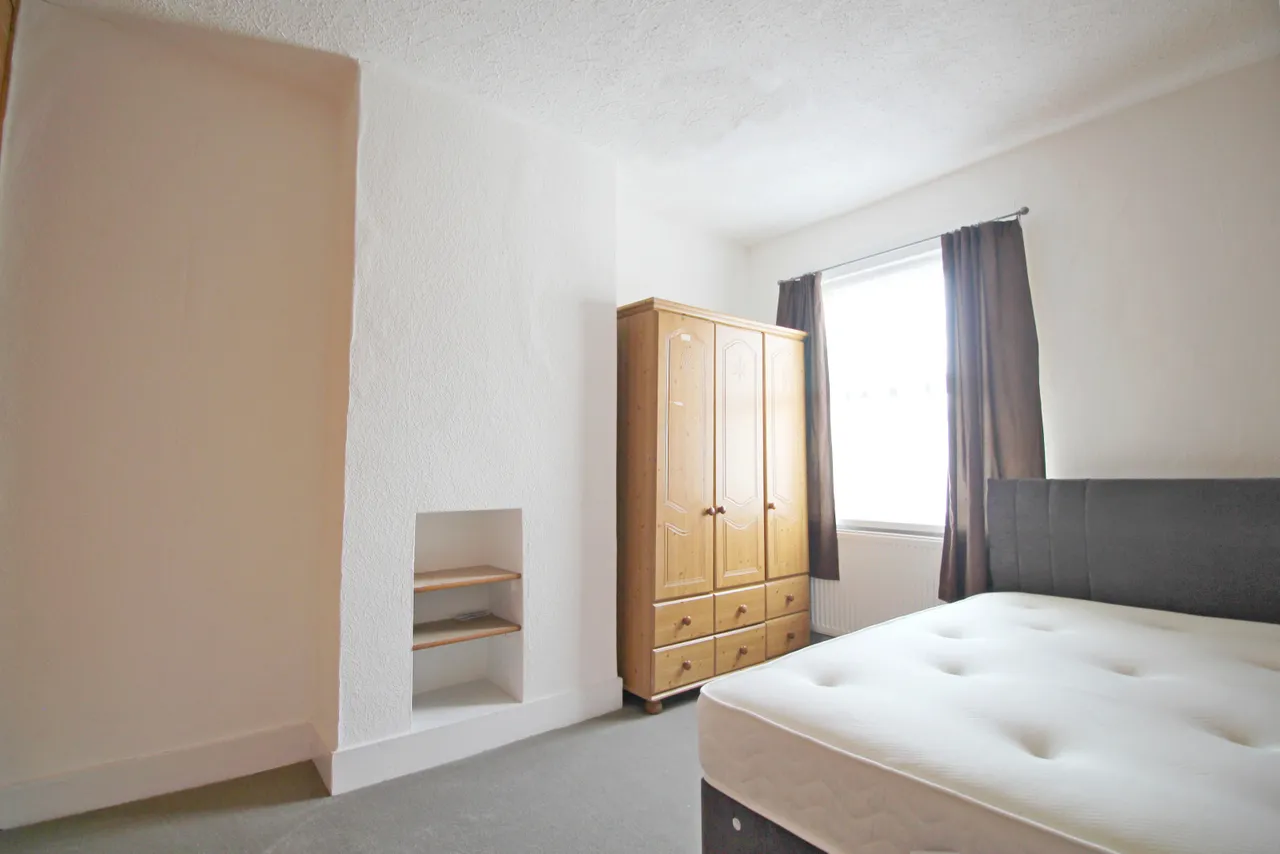 Martindale Road, TW4, photo 9