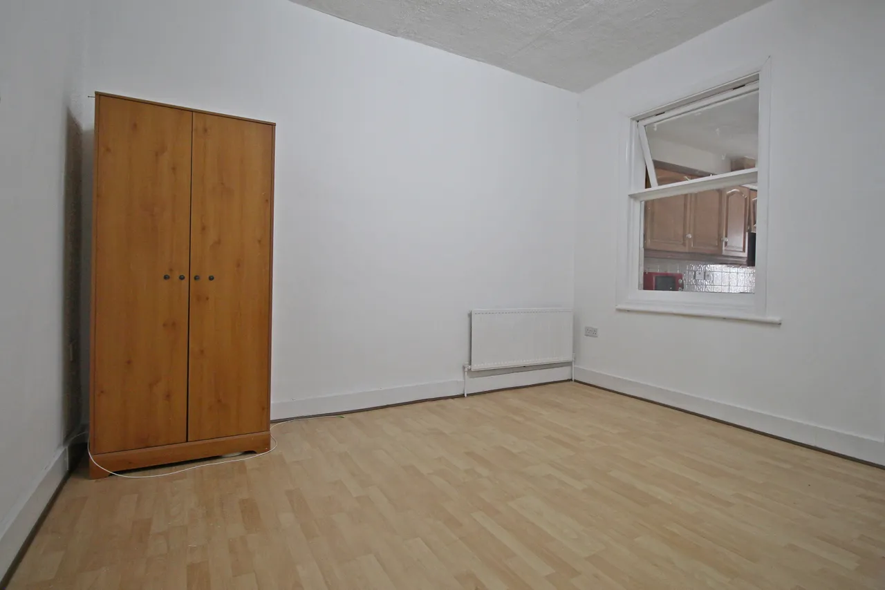 Martindale Road, TW4, photo 6