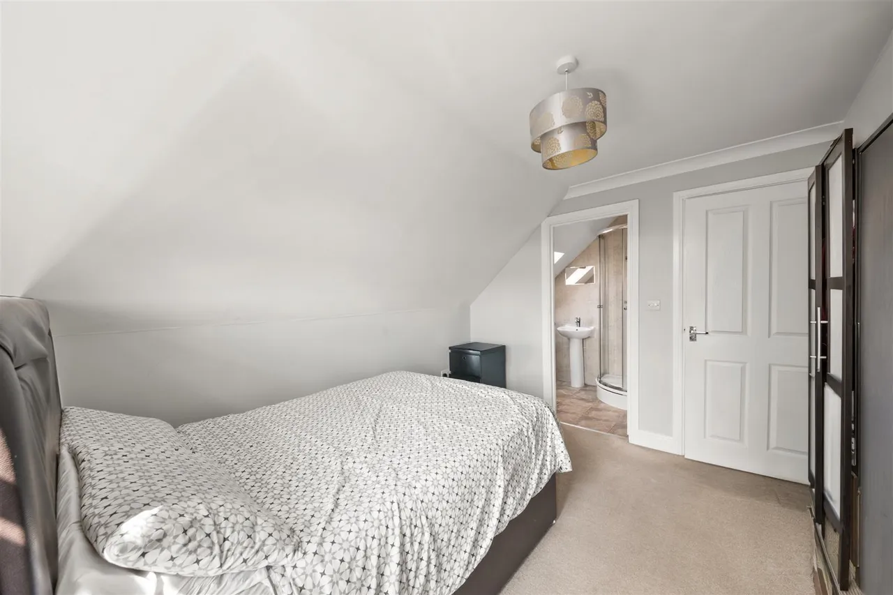 Dawley Road, Hayes, photo 6
