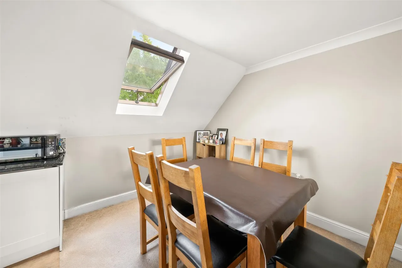 Dawley Road, Hayes, photo 4