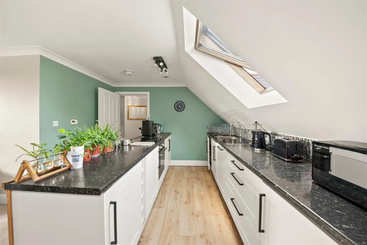Dawley Road, Hayes, photo 12