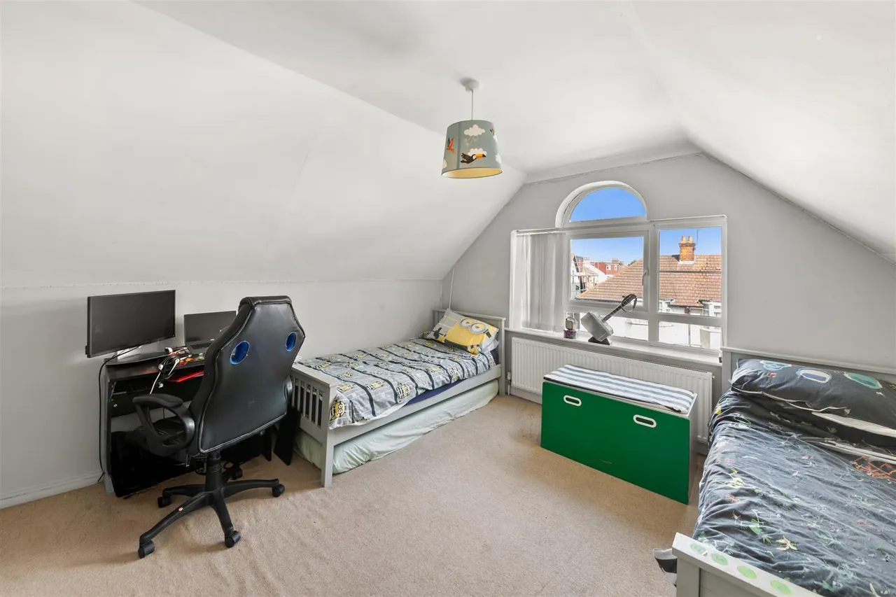 Dawley Road, Hayes, photo 9