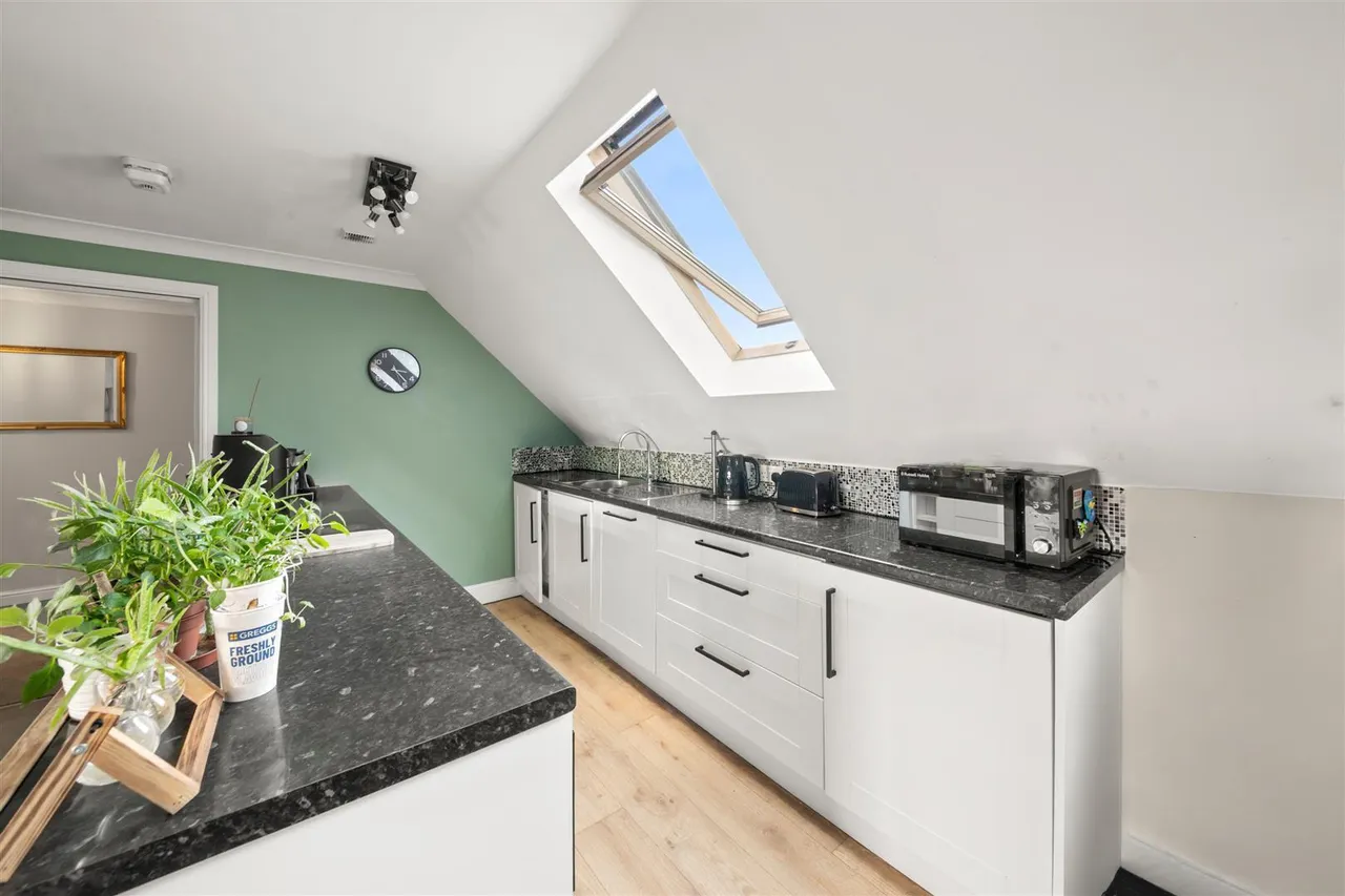 Dawley Road, Hayes, photo 5