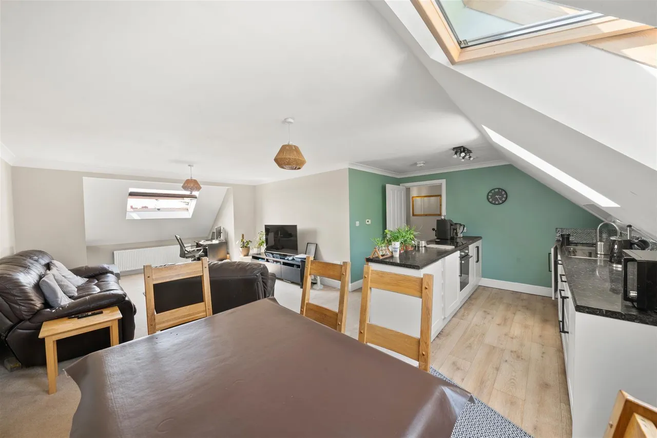 Dawley Road, Hayes, photo 3