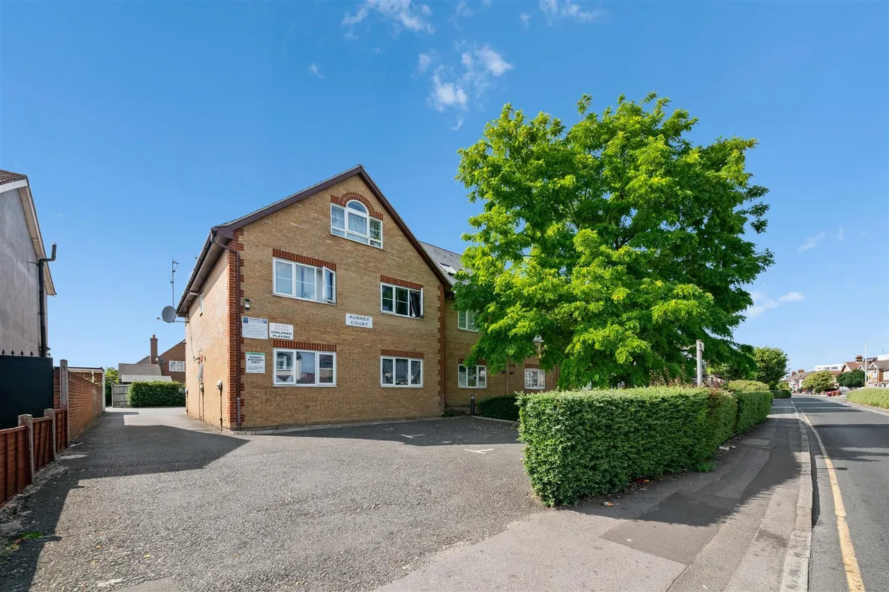 Dawley Road, Hayes, photo 14