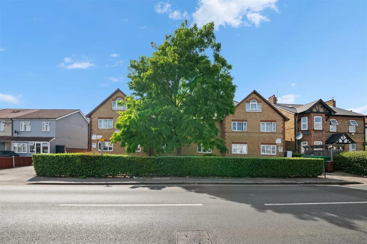 Dawley Road, Hayes, photo 15