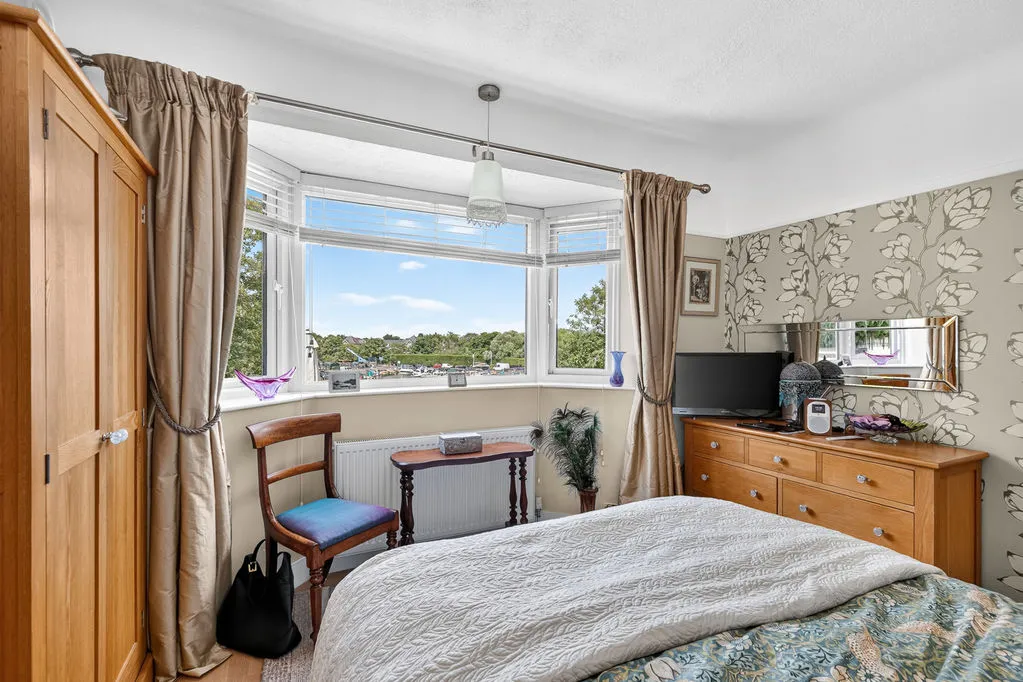 The Ridgeway, Walton-On-Thames KT12 1BH, photo 12