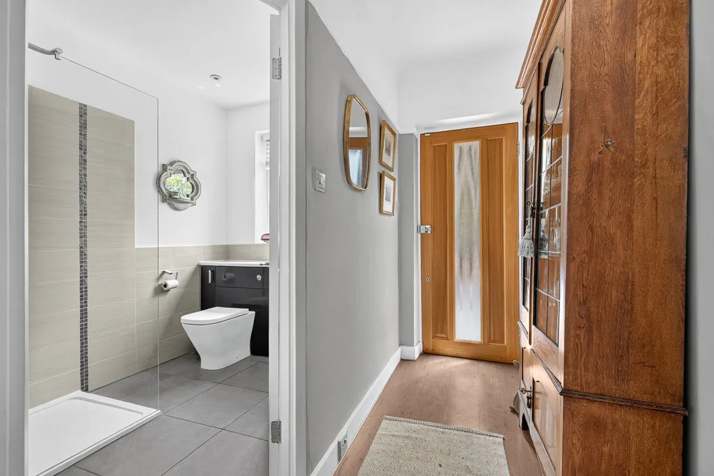 The Ridgeway, Walton-On-Thames KT12 1BH, photo 10