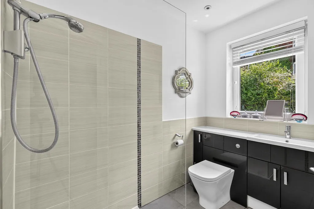 The Ridgeway, Walton-On-Thames KT12 1BH, photo 9
