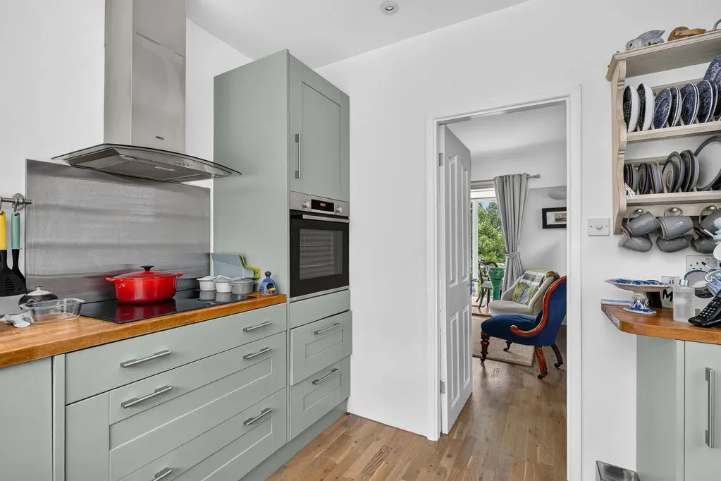 The Ridgeway, Walton-On-Thames KT12 1BH, photo 6