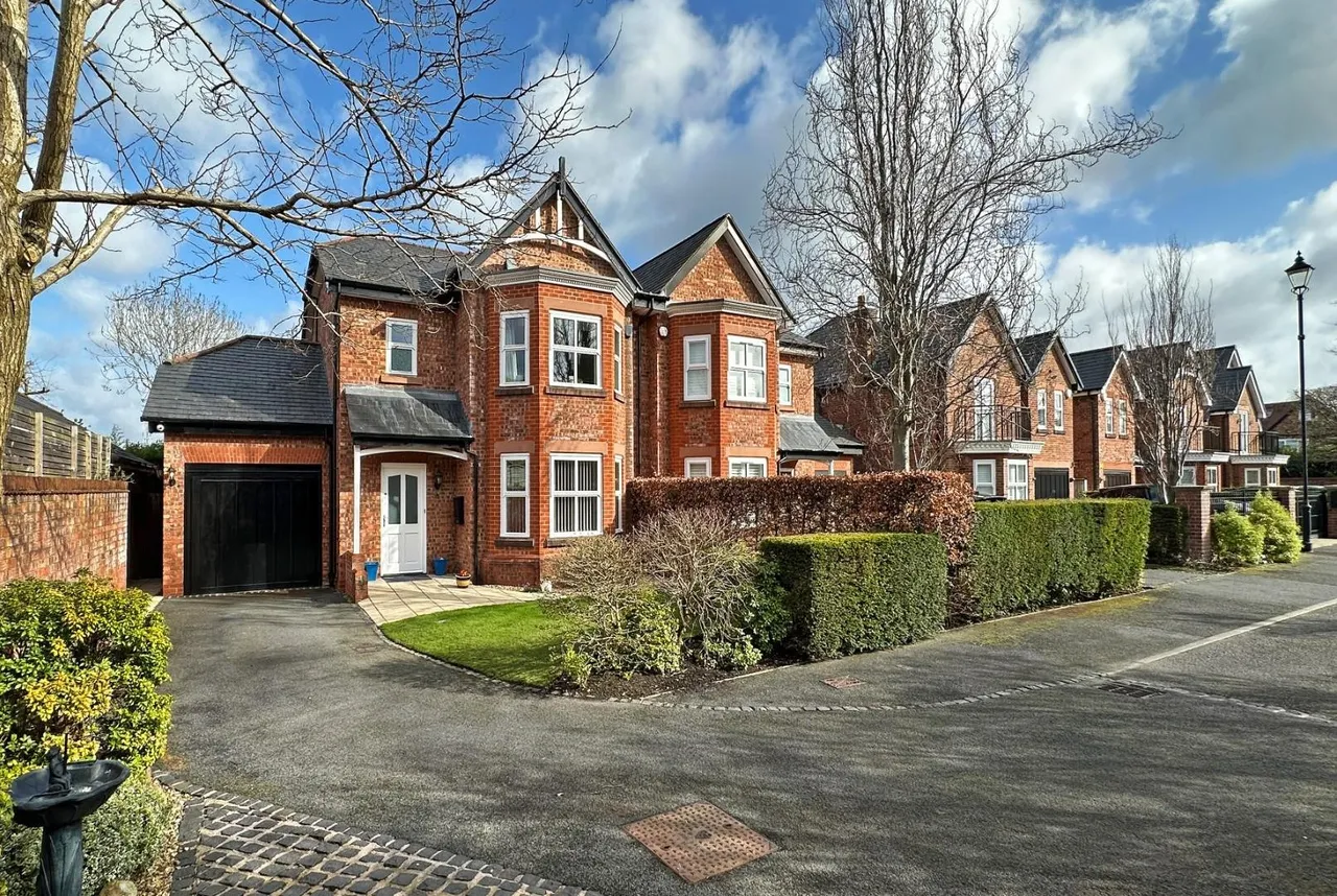 Charlotte Place, Hale, Cheshire WA15 8WR, photo 34