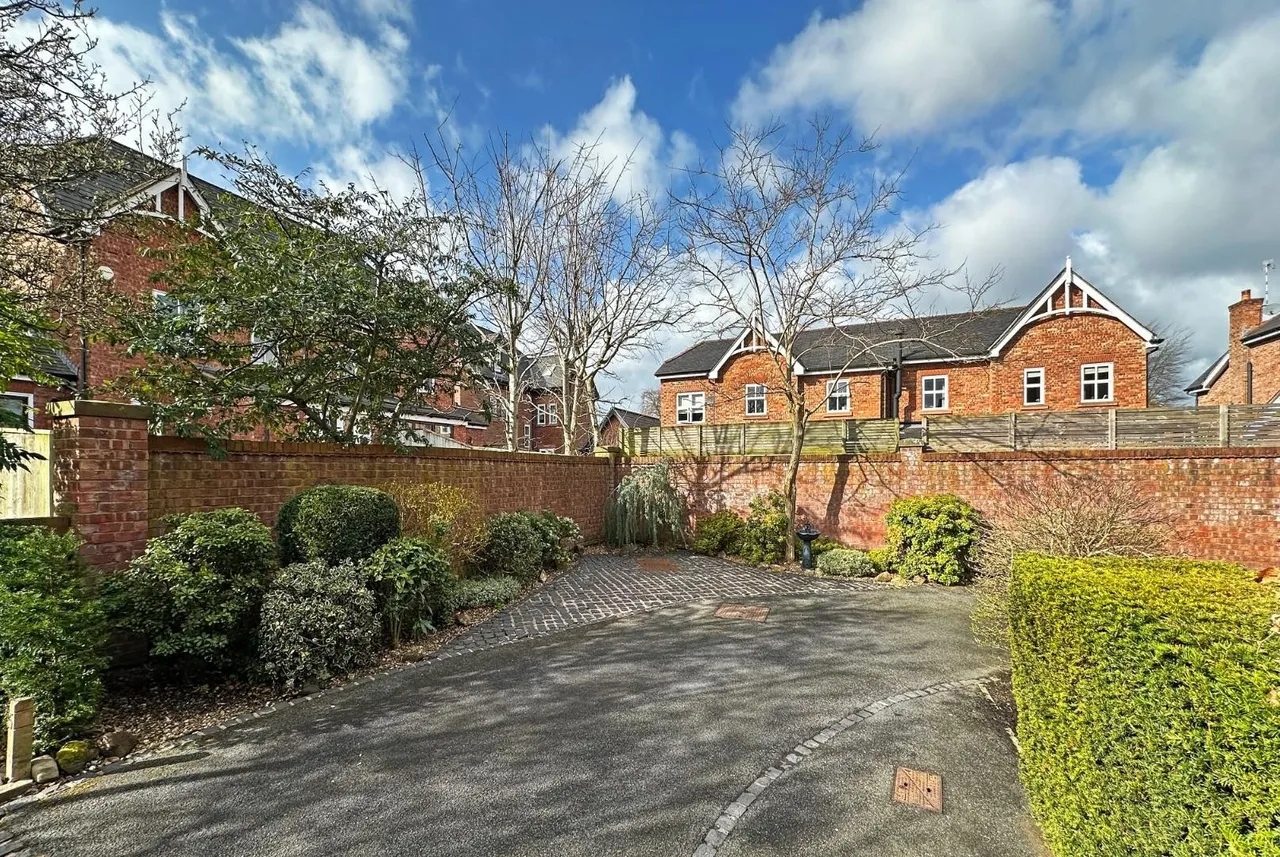 Charlotte Place, Hale, Cheshire WA15 8WR, photo 33