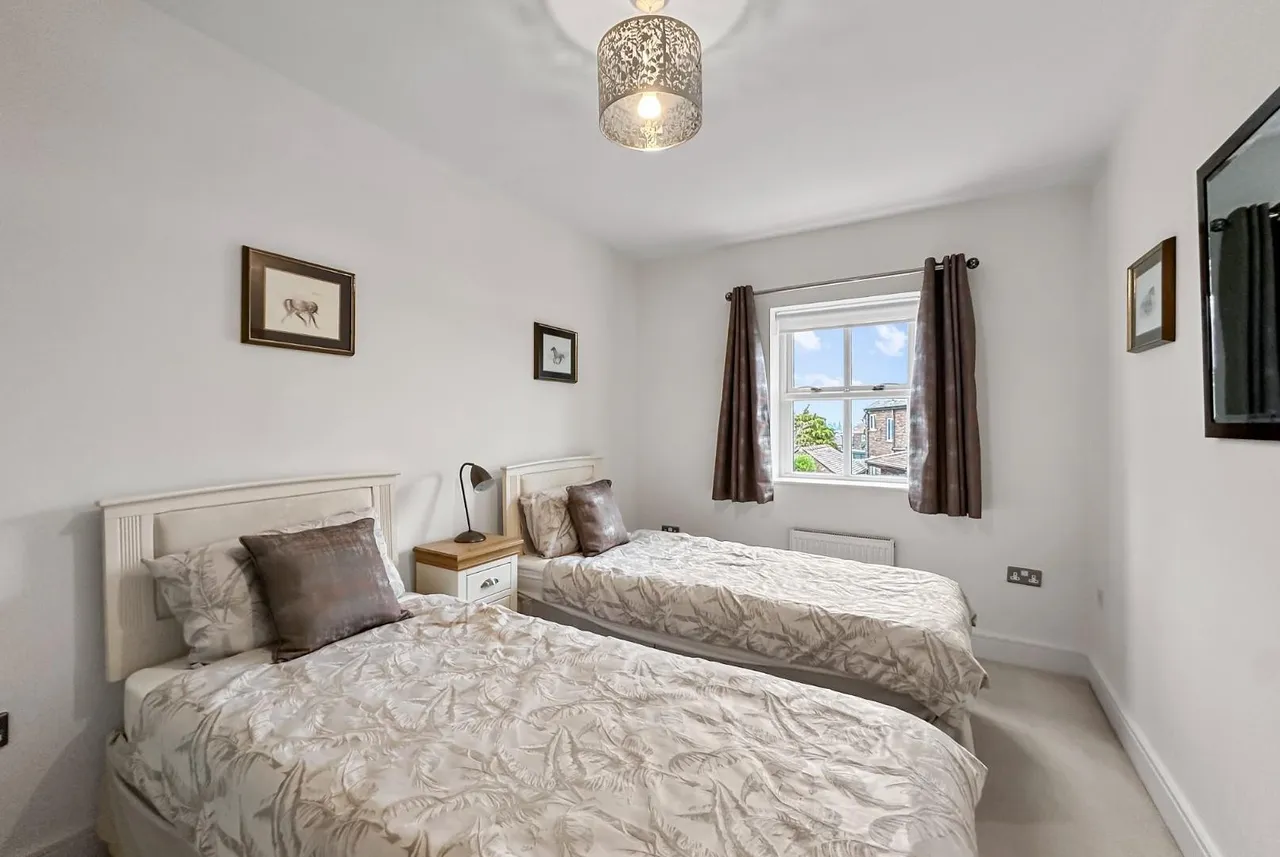 Charlotte Place, Hale, Cheshire WA15 8WR, photo 23