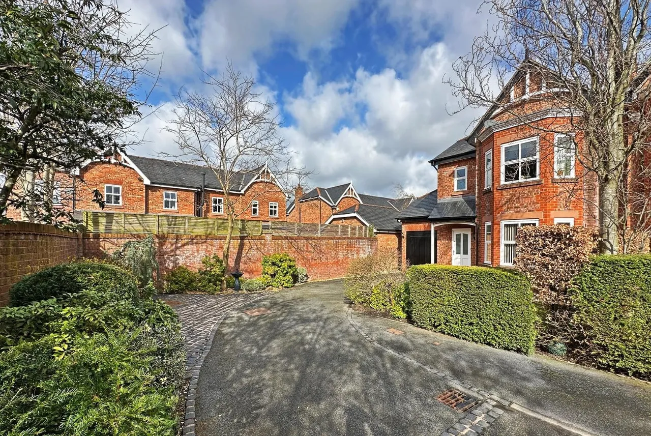 Charlotte Place, Hale, Cheshire WA15 8WR, photo 32