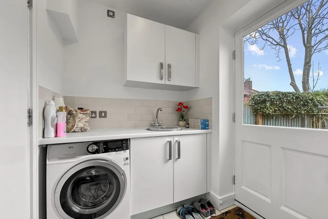 Charlotte Place, Hale, Cheshire WA15 8WR, photo 13