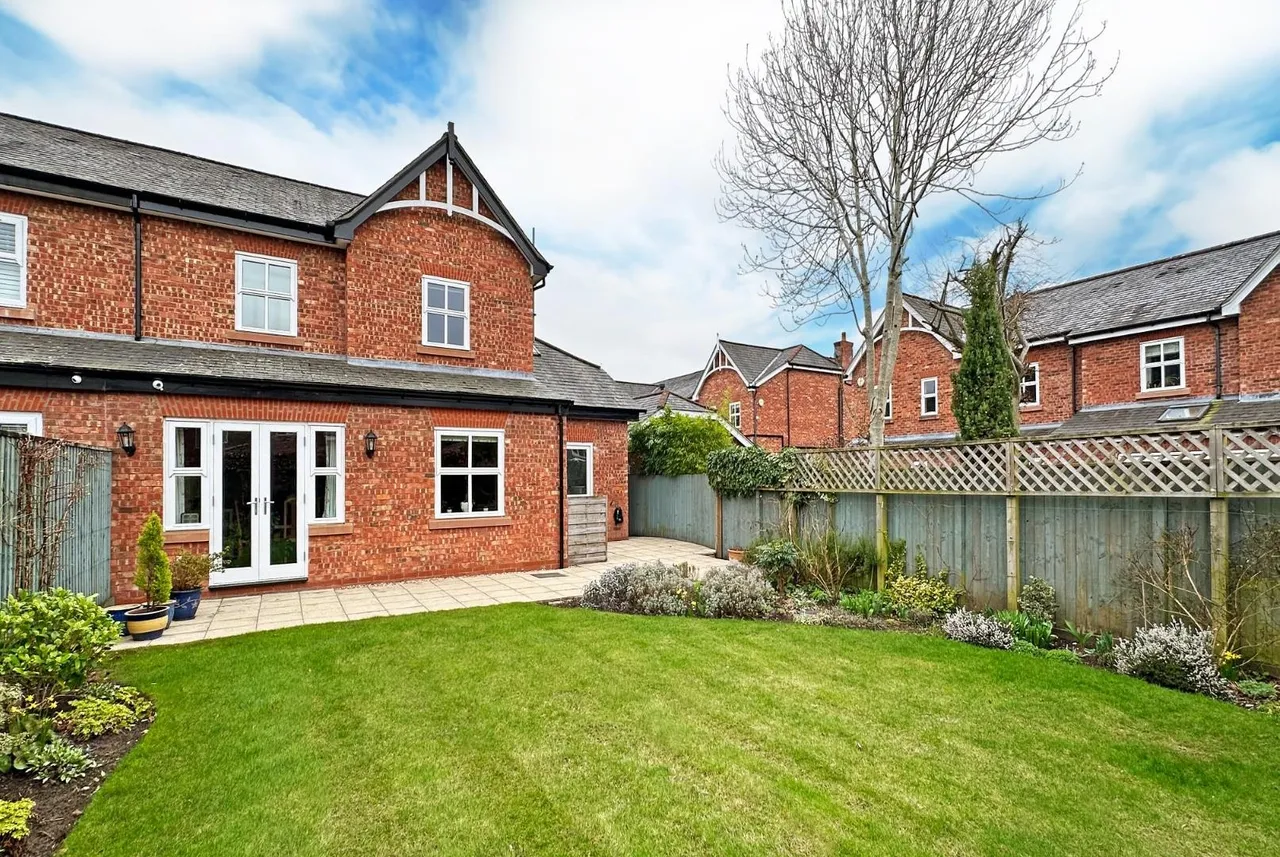 Charlotte Place, Hale, Cheshire WA15 8WR, photo 30