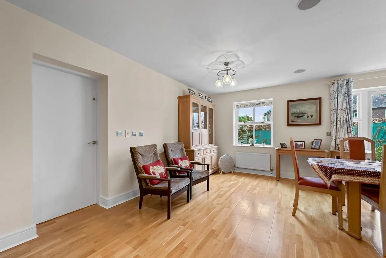 Charlotte Place, Hale, Cheshire WA15 8WR, photo 11