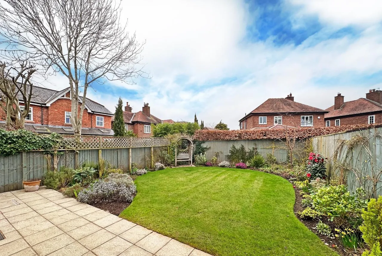 Charlotte Place, Hale, Cheshire WA15 8WR, photo 29