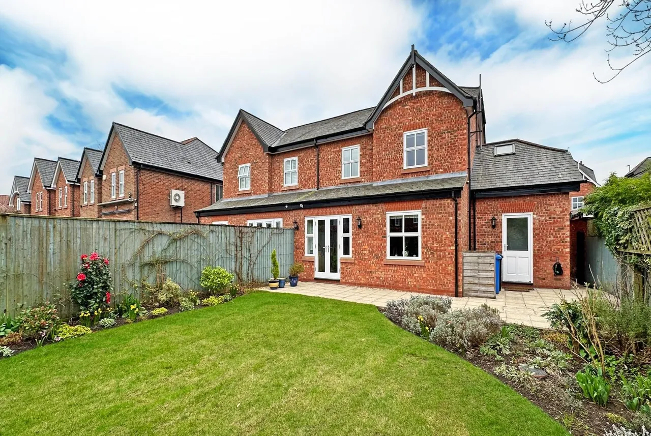 Charlotte Place, Hale, Cheshire WA15 8WR, photo 6
