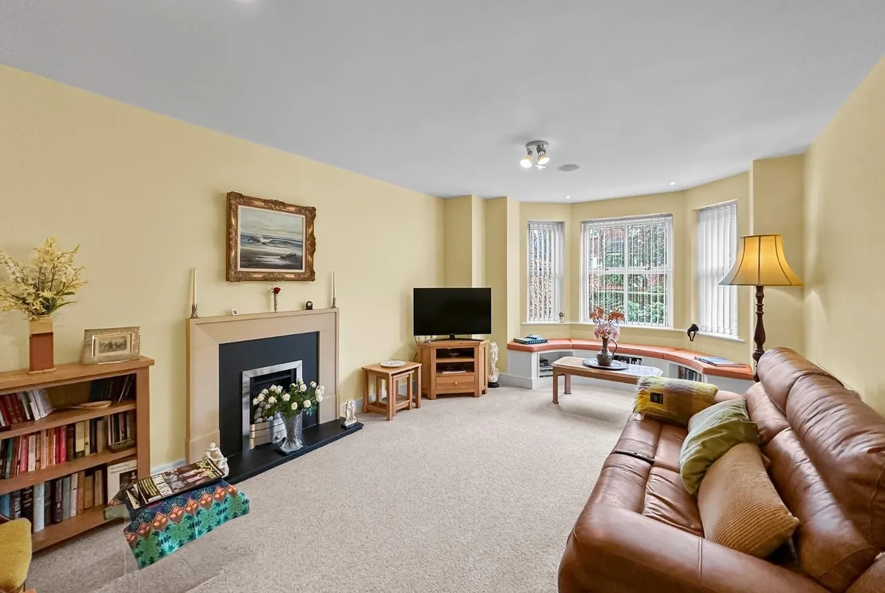 Charlotte Place, Hale, Cheshire WA15 8WR, photo 3