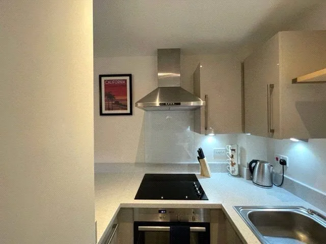 Skyline House, Swingate, Stevenage, Hertfordshire, SG1, photo 9