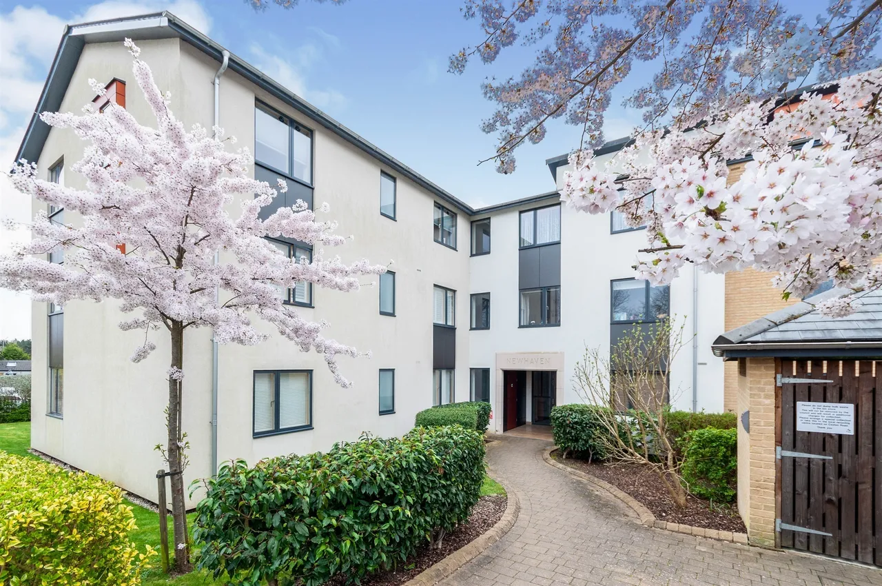2 bed flat for sale, Drakes Drive, Stevenage, SG2