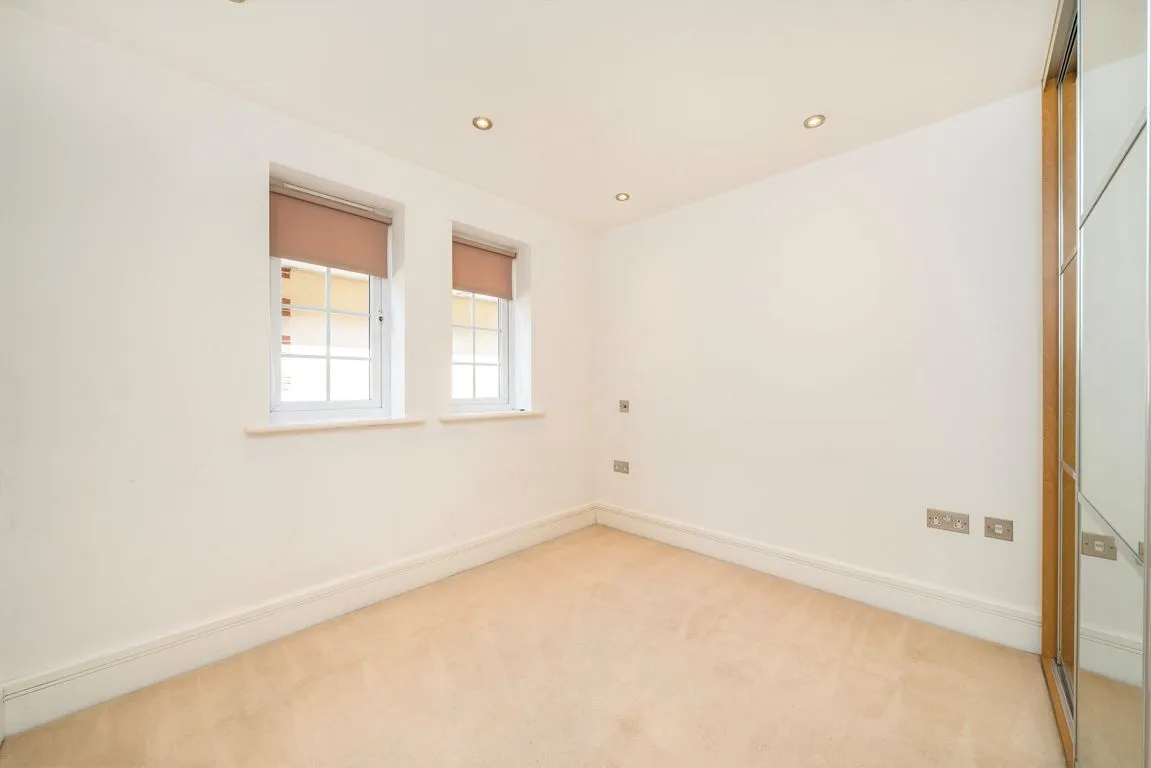 Sheerwater Road, Addlestone, KT15, photo 4