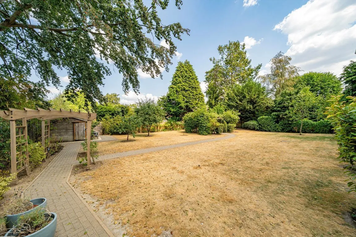 Sheerwater Road, Addlestone, KT15, photo 7
