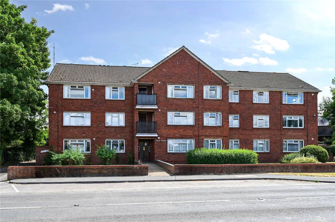 2 bed flat for sale — Shawfield Road, Ash, Guildford, Surrey, GU12 6PG