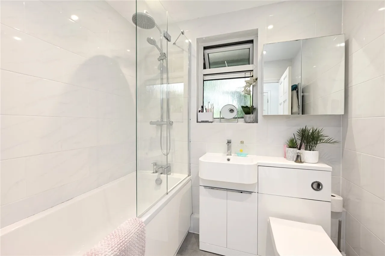Shawfield Road, Ash, Guildford, Surrey, GU12 6PG, photo 8