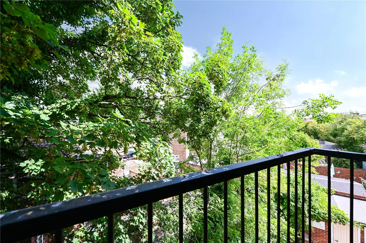 Shawfield Road, Ash, Guildford, Surrey, GU12 6PG, photo 4