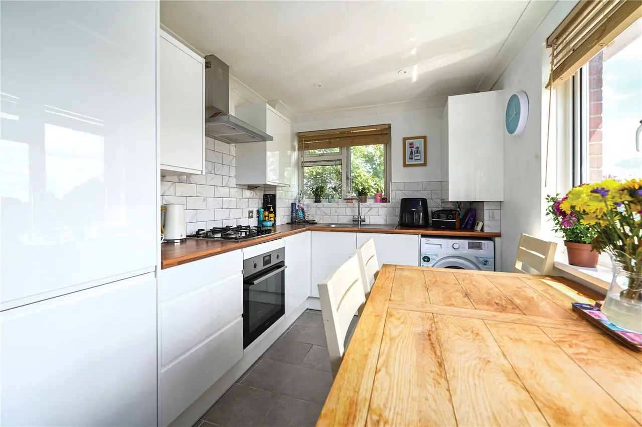 Shawfield Road, Ash, Guildford, Surrey, GU12 6PG, photo 6