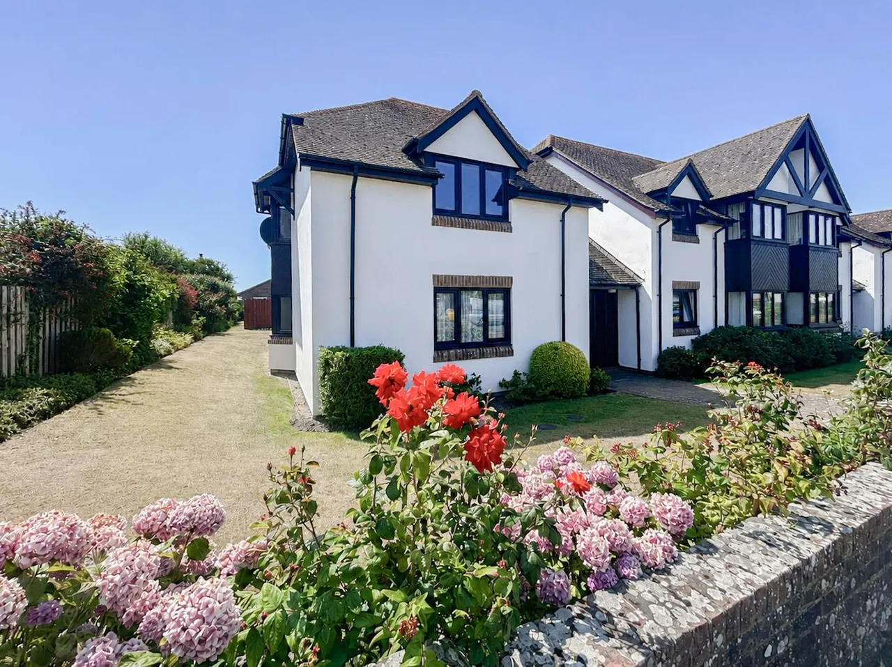 2 bed flat for sale — Beaulieu Lodge, Bexhill-On-Sea, TN39 3AD