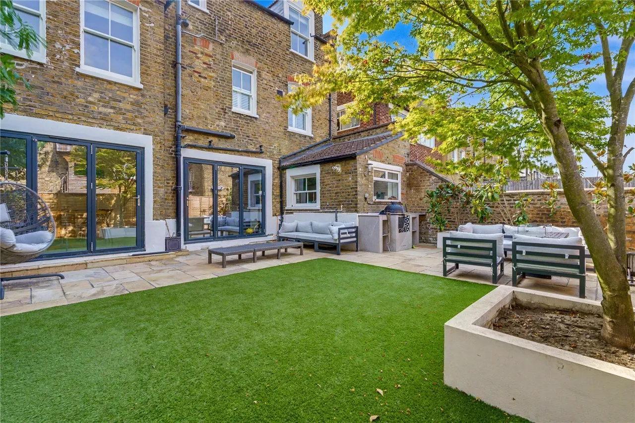 Dafforne Road, London, SW17, photo 12
