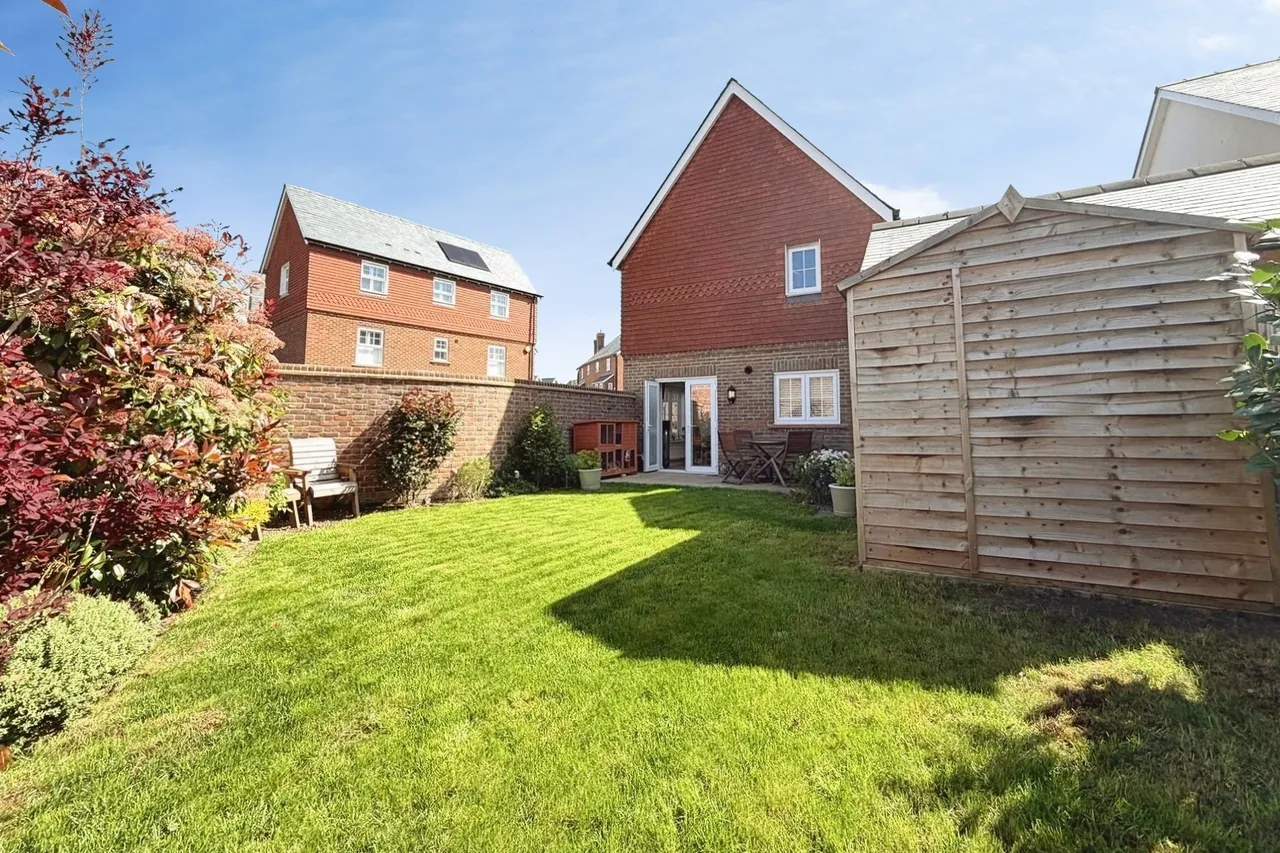 Deepford Crescent, Hook, Hampshire, RG27 9YU, photo 12