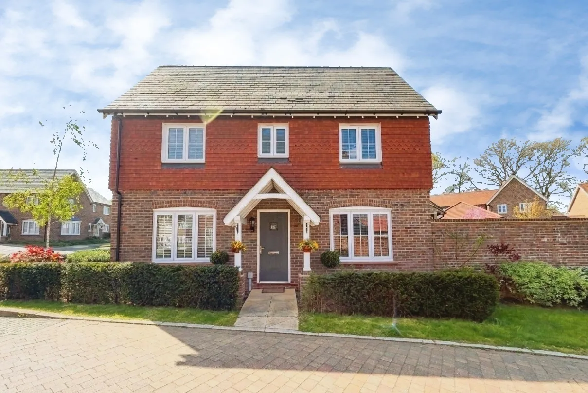 Deepford Crescent, Hook, Hampshire, RG27 9YU, photo 14