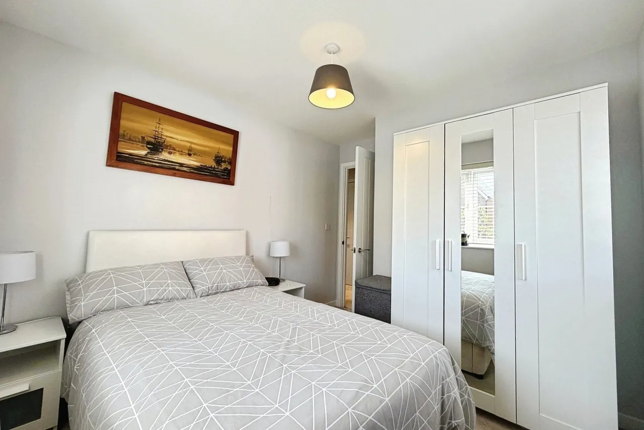 Deepford Crescent, Hook, Hampshire, RG27 9YU, photo 5