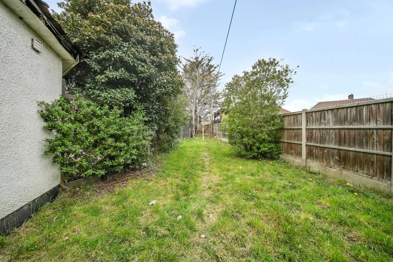 79 Lindsey Road, Dagenham, Greater London, RM8 2RH, photo 7
