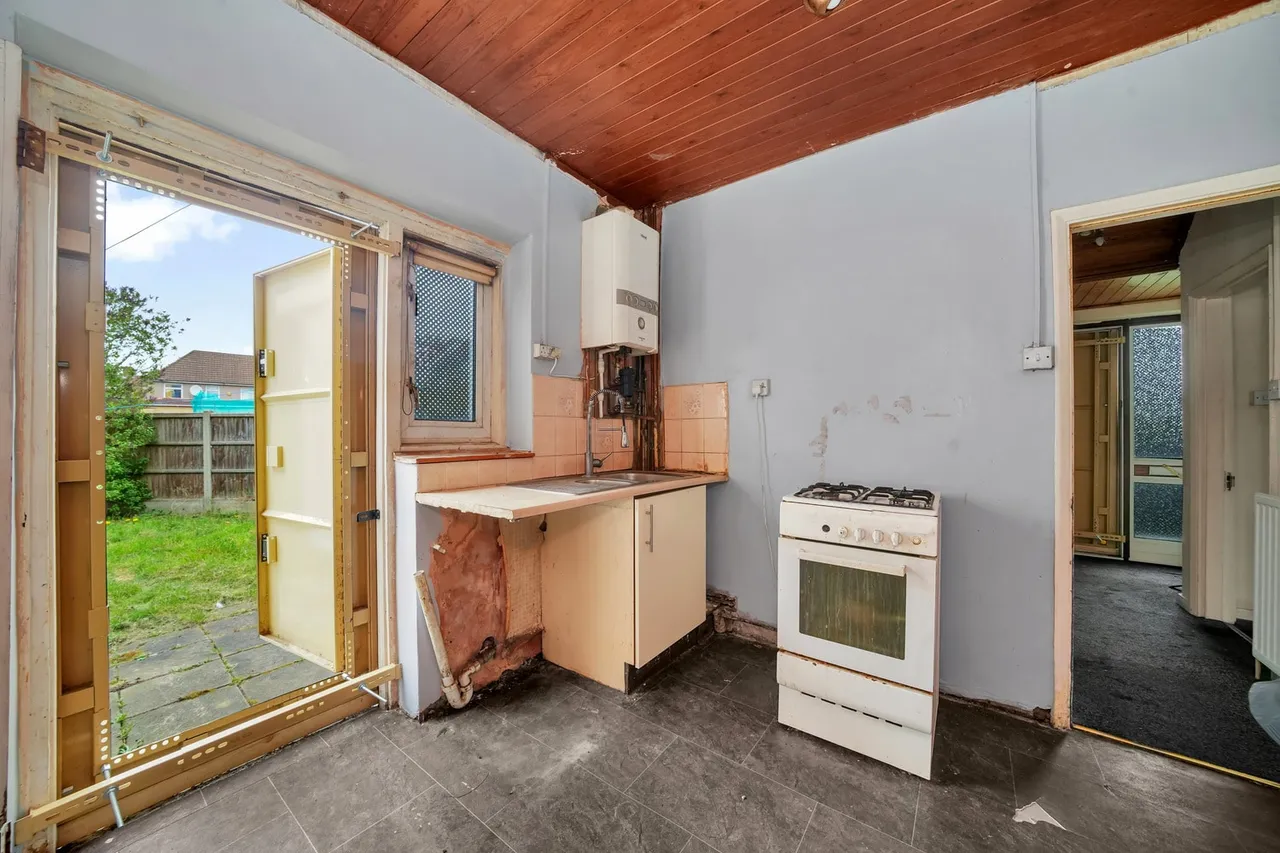 79 Lindsey Road, Dagenham, Greater London, RM8 2RH, photo 6