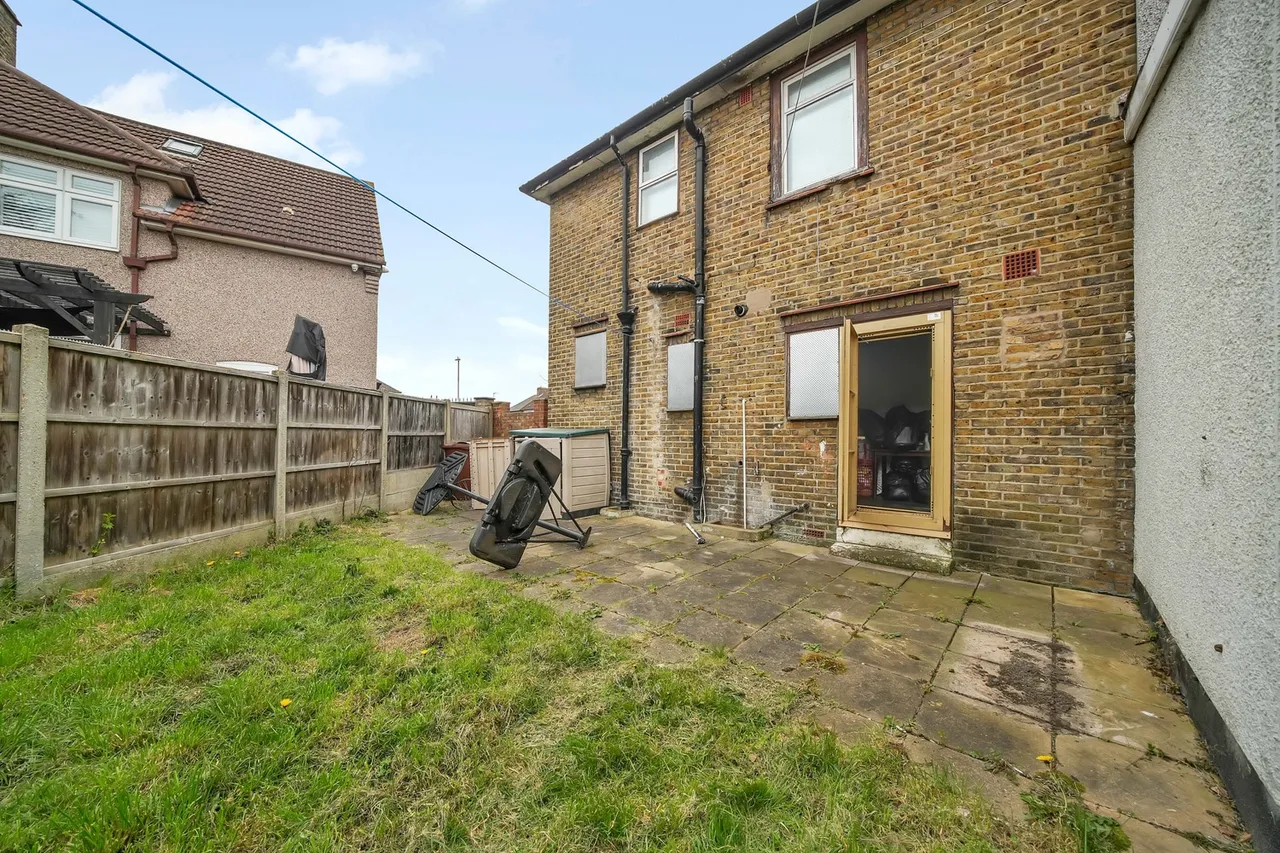 79 Lindsey Road, Dagenham, Greater London, RM8 2RH, photo 9
