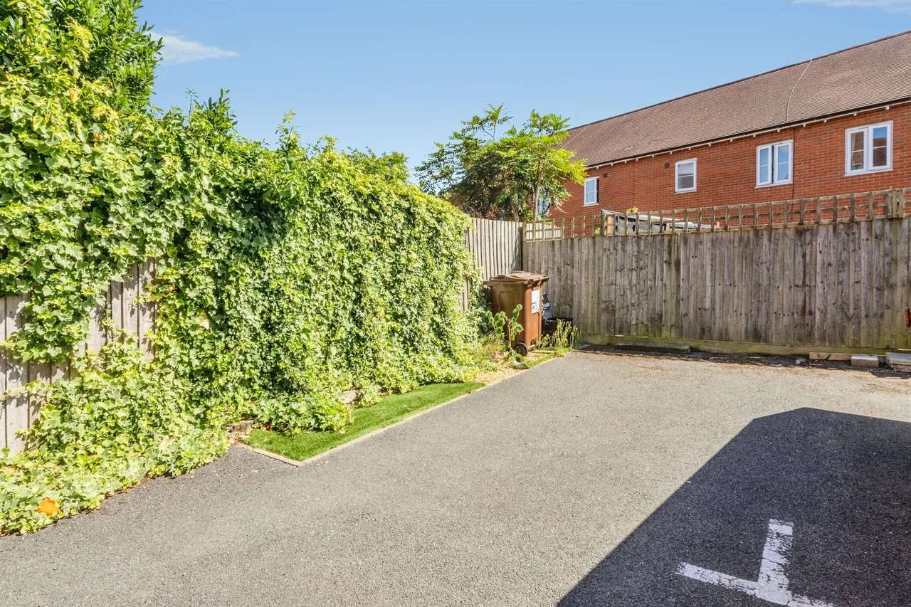Prince Rupert Drive, Aylesbury, HP19, photo 9