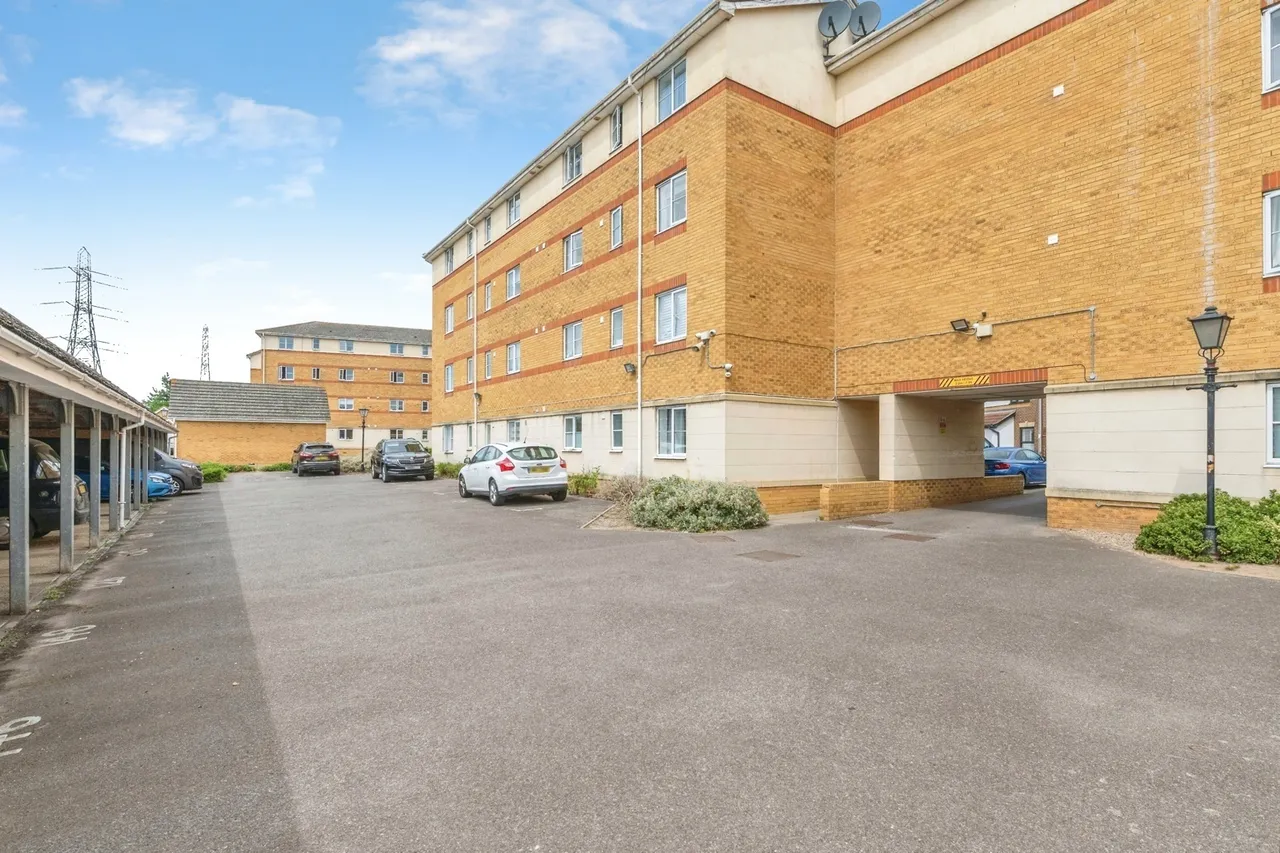Sewell Close, Chafford Hundred, Grays, Essex, RM16, photo 15