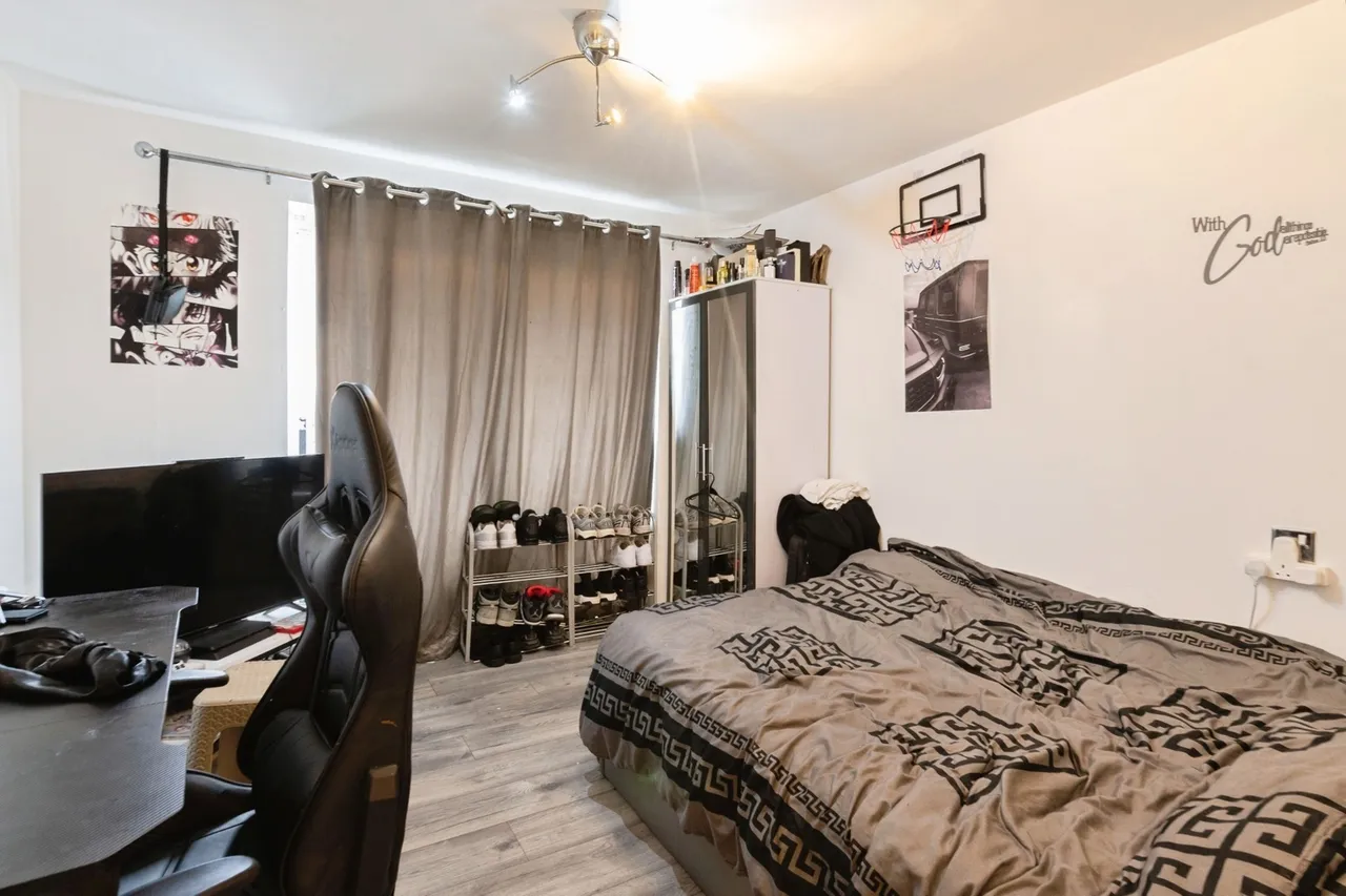 Sewell Close, Chafford Hundred, Grays, Essex, RM16, photo 2