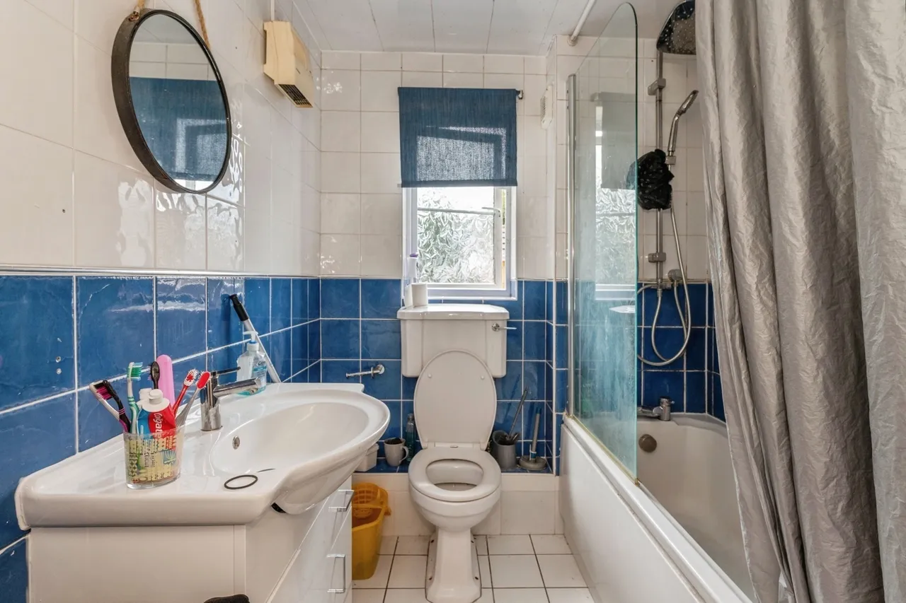 Sewell Close, Chafford Hundred, Grays, Essex, RM16, photo 6
