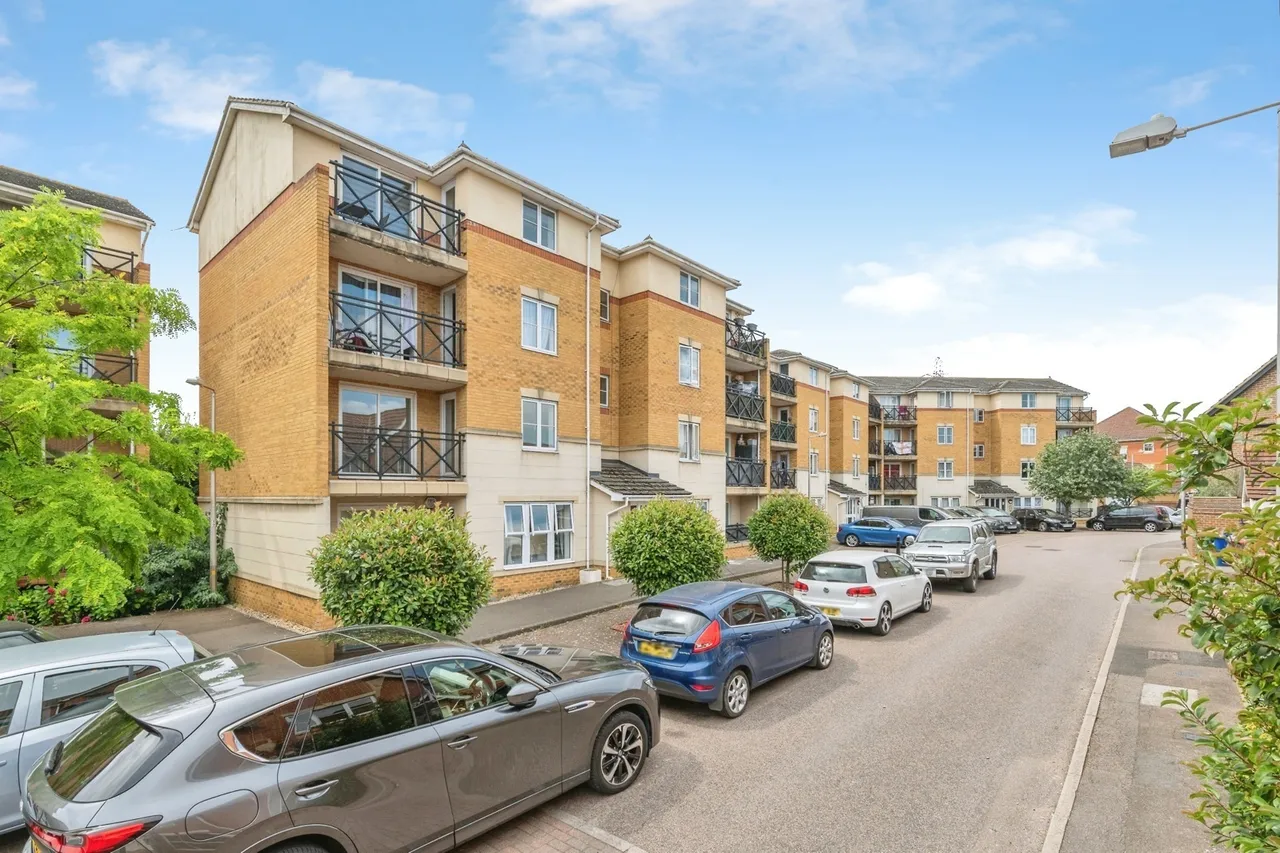2 bed flat for sale — Sewell Close, Chafford Hundred, Grays, Essex, RM16