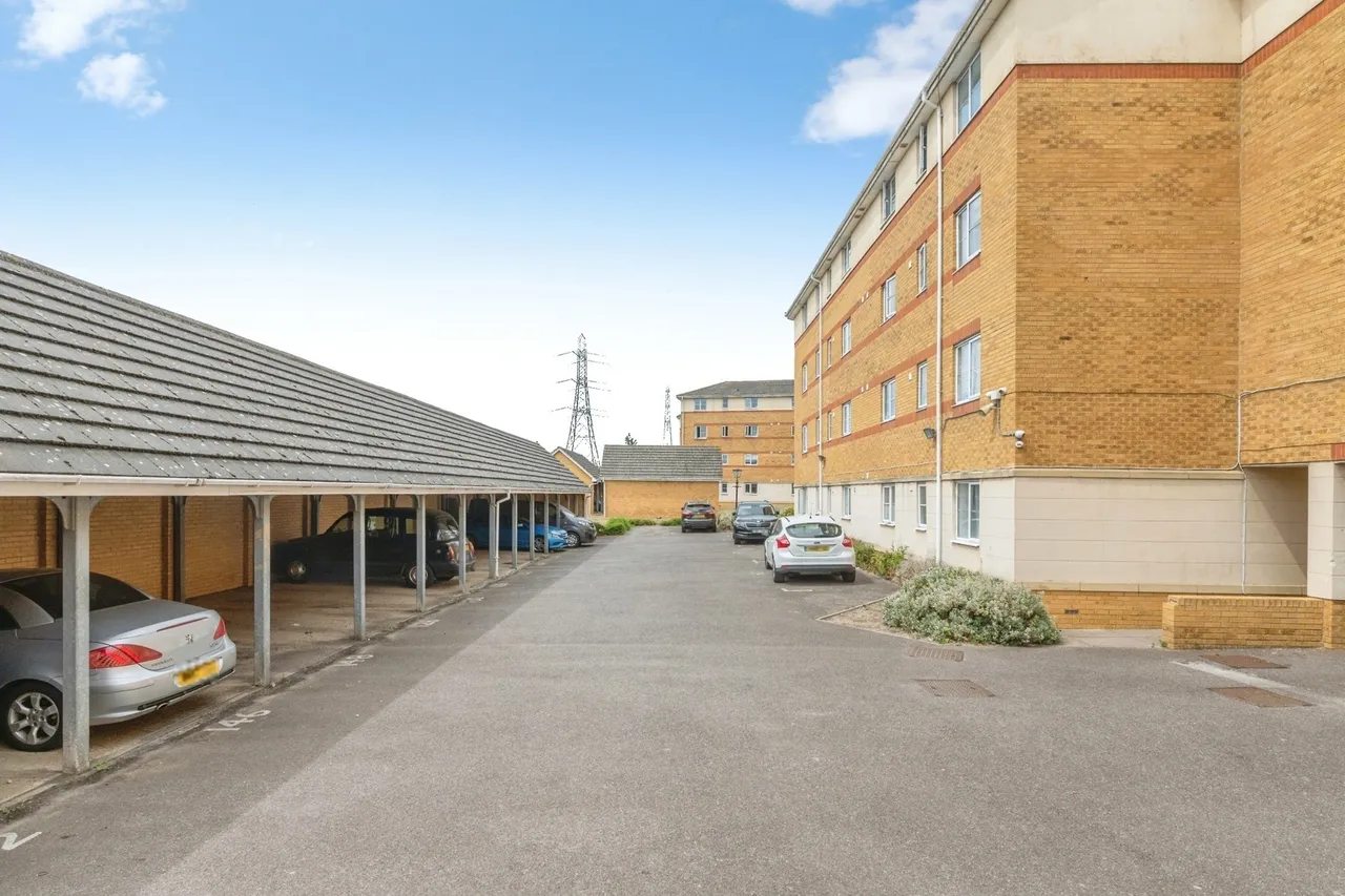 Sewell Close, Chafford Hundred, Grays, Essex, RM16, photo 8